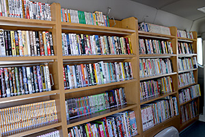 移動図書館ひだまり号内部